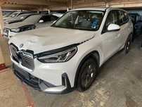 BMW iX1 uszkodzony