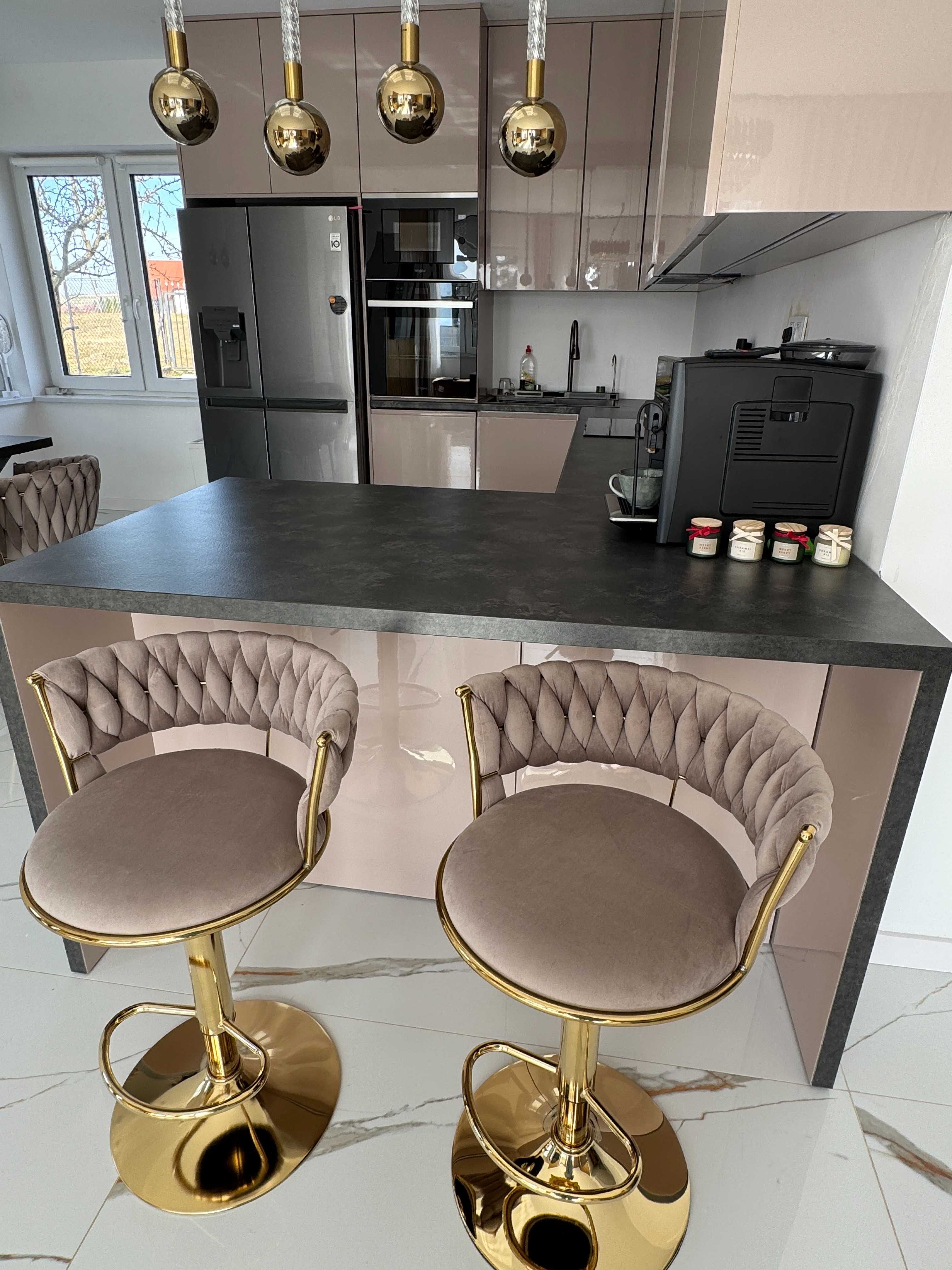 Beżowy Hoker Glamour – Stylowy, Wygodny, Regulowana Wysokość