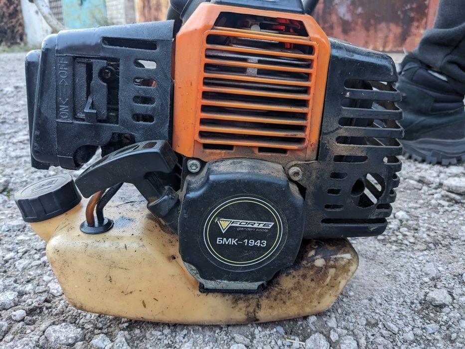 Продам бензокосу