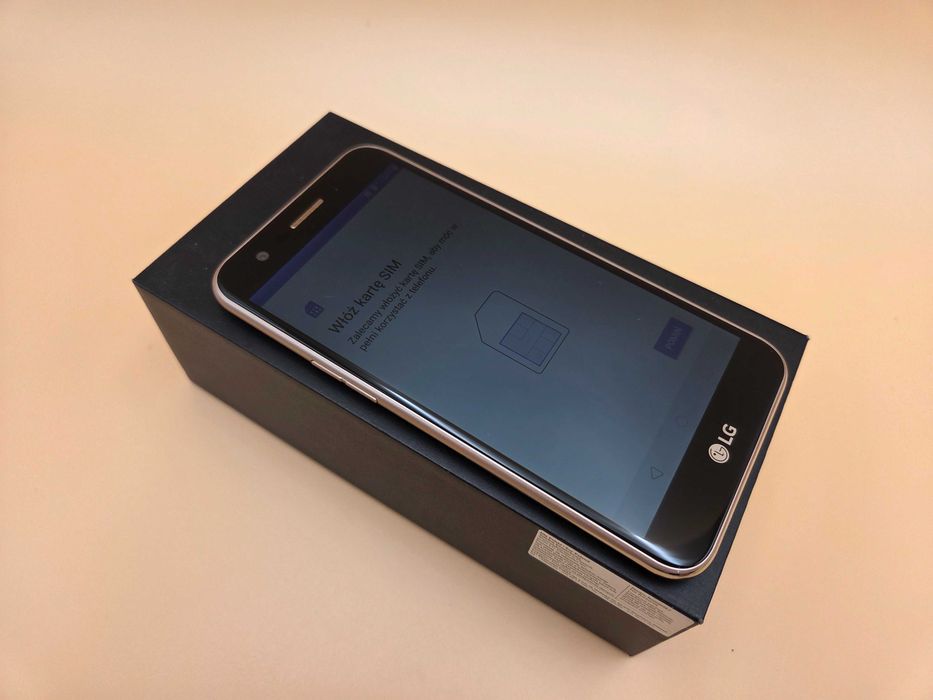 Smartfon LG K10 w kolorze złotym - jak nowy