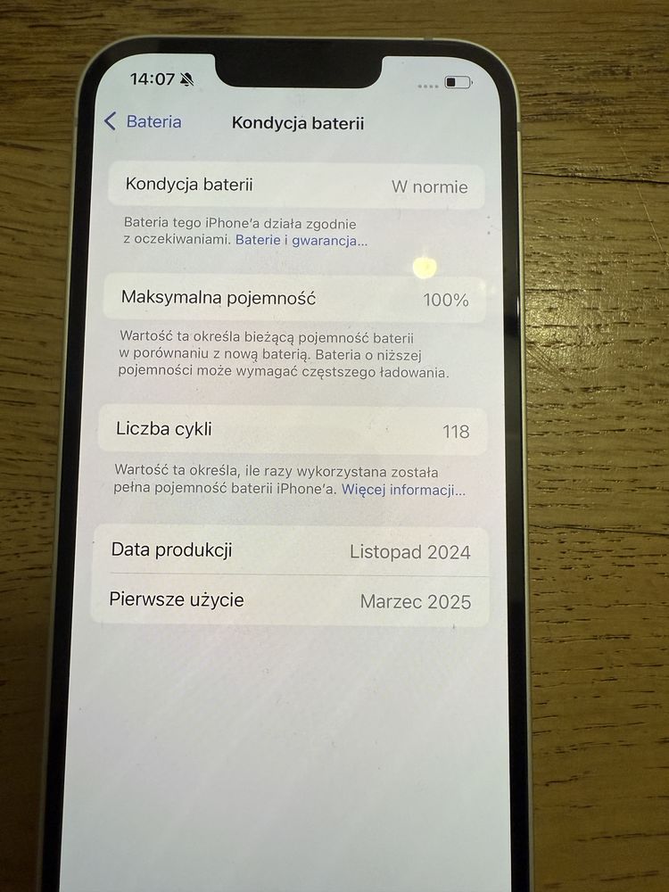 Iphone 16e 100% na gwarancji 256GB stan idealny 3 etui