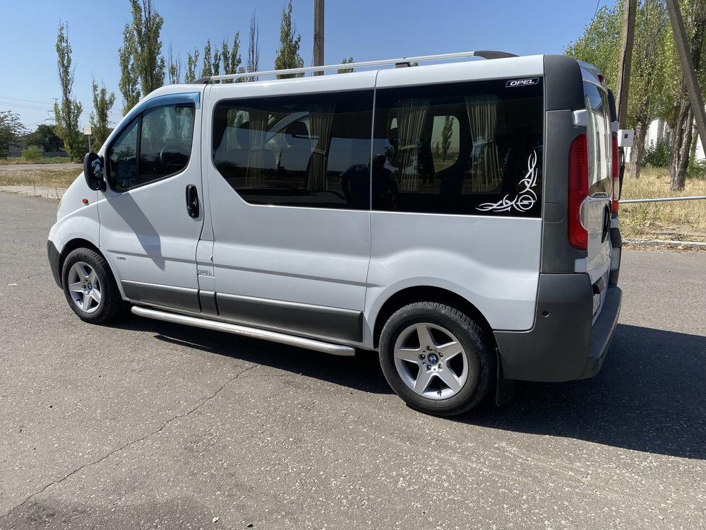 Opel Vivaro 2.5CDTI