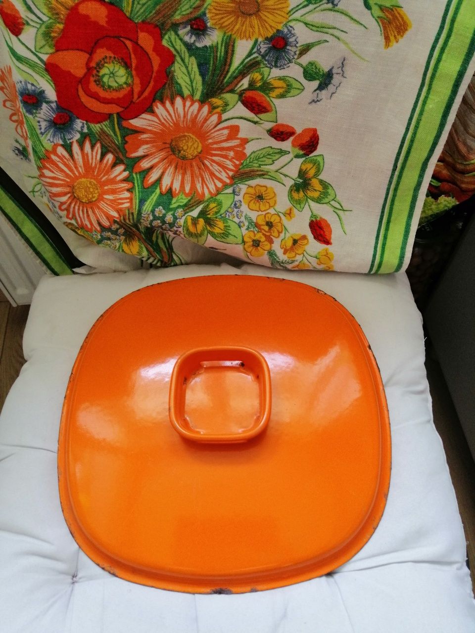 Pokrywka, kwadratowa, unikatowy kształt, pomarańczowa, Vintage, PRL