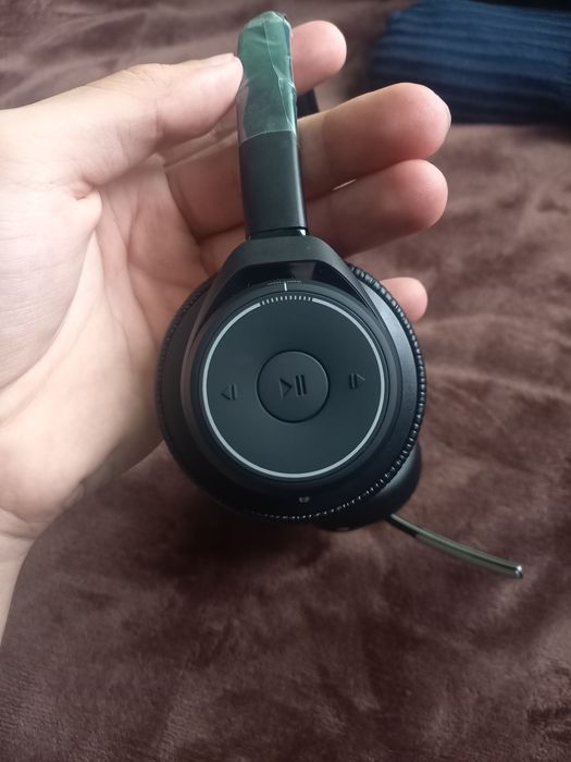 Auscultadores Plantronics Voyager Focus UC