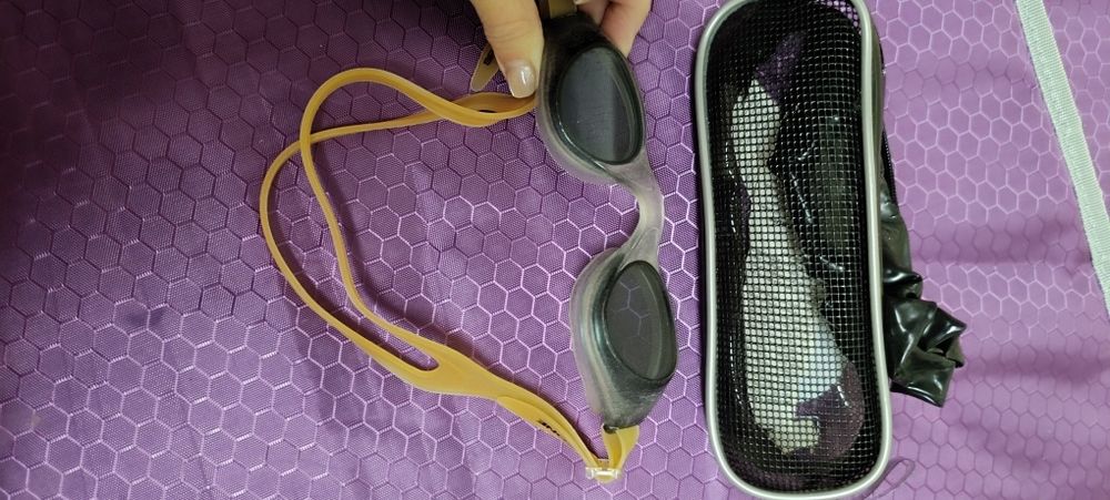 Óculos de piscina Sportone usados