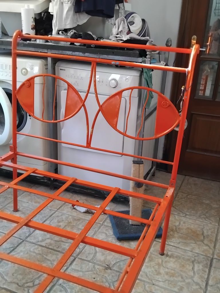 Cama em ferro de solteiro de 1m por 2m