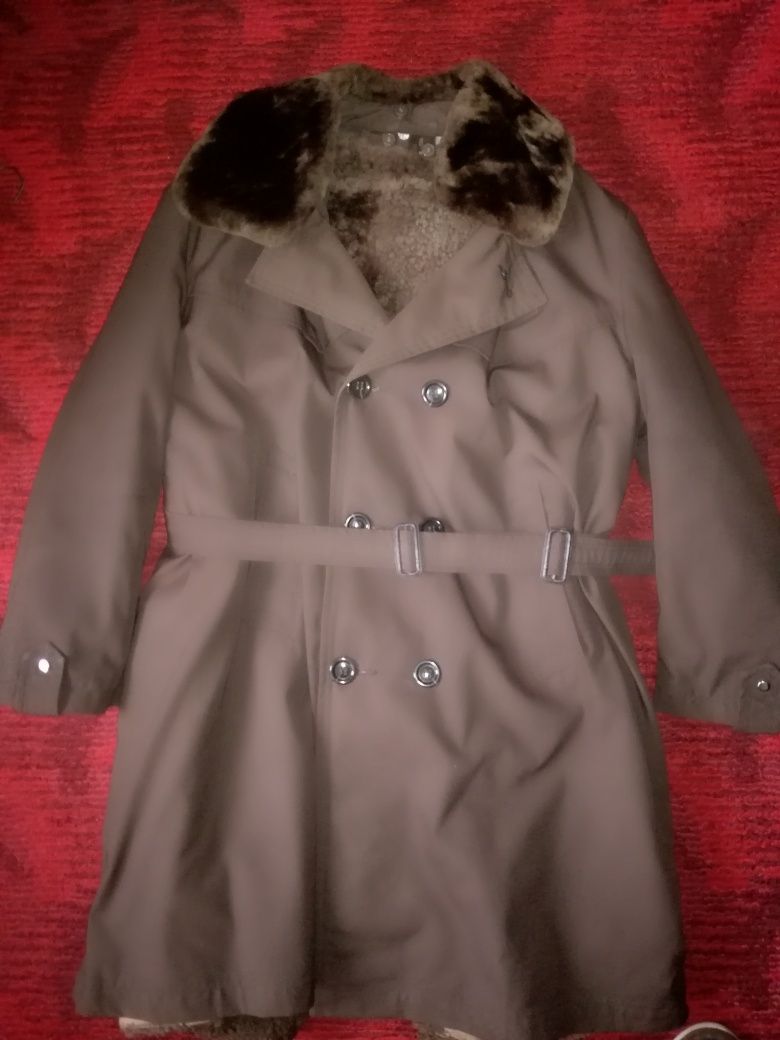 плащ - пальто  с натуральной меховой подстежкой 52 размер на 3 сезона