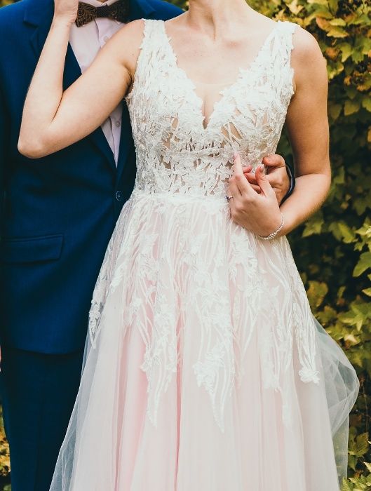 Tina Valerdi Dante pudrowy róż suknia ślubna litera A