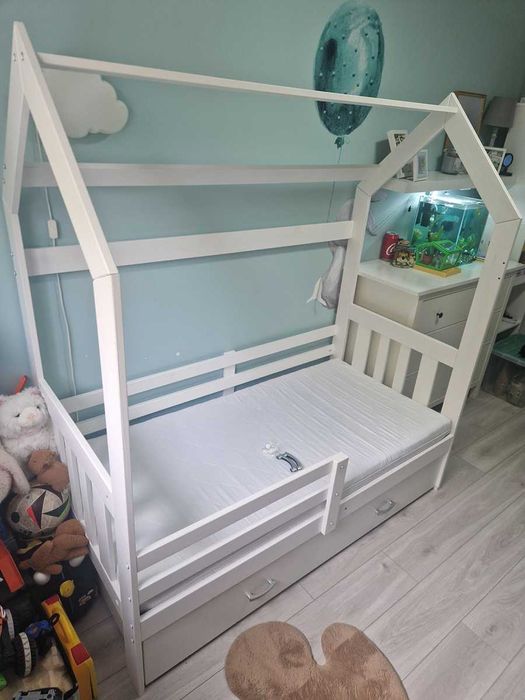 Łóżeczko dziecięce domek