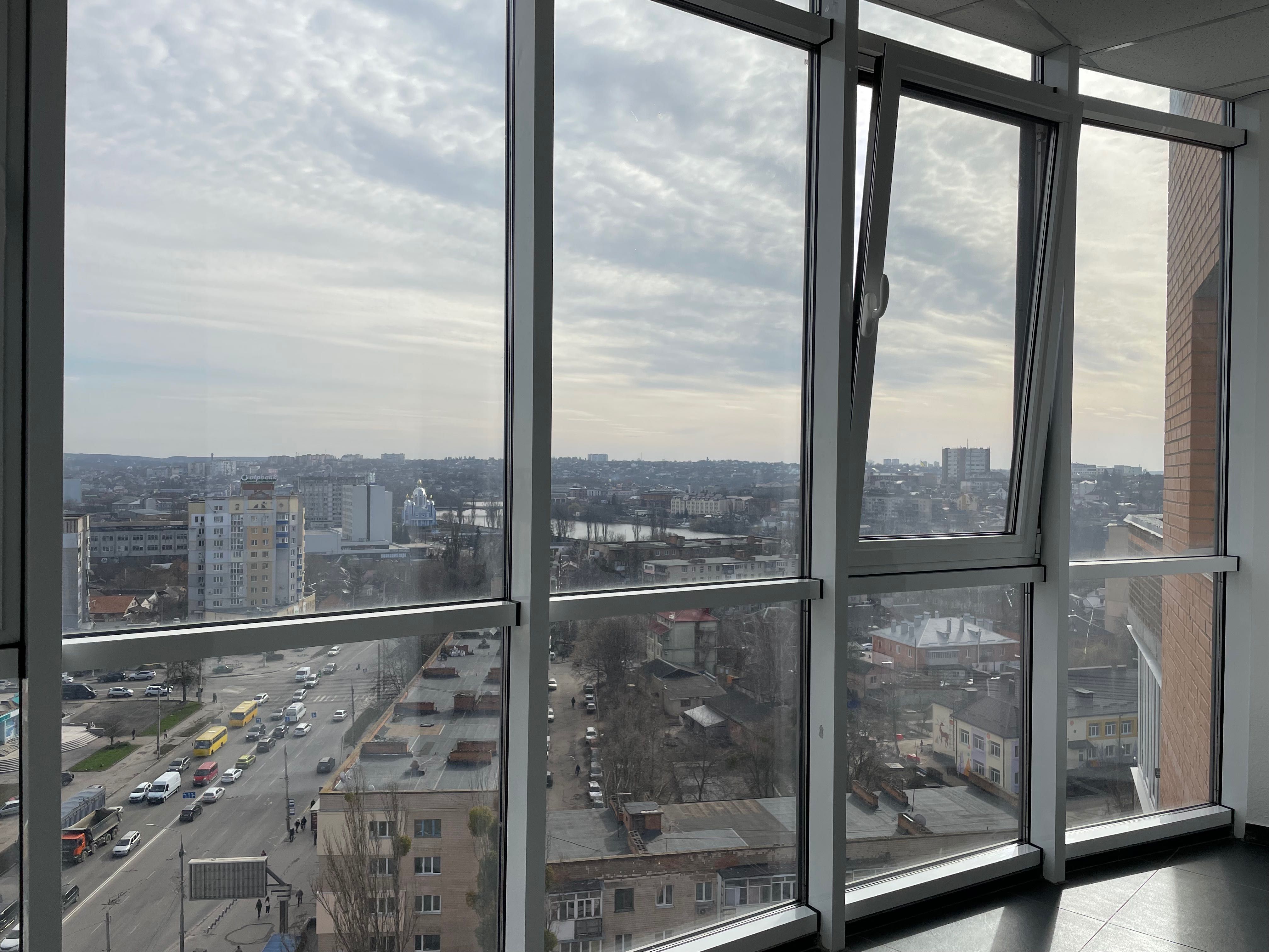 продаж офісу з панорамним видом на місто