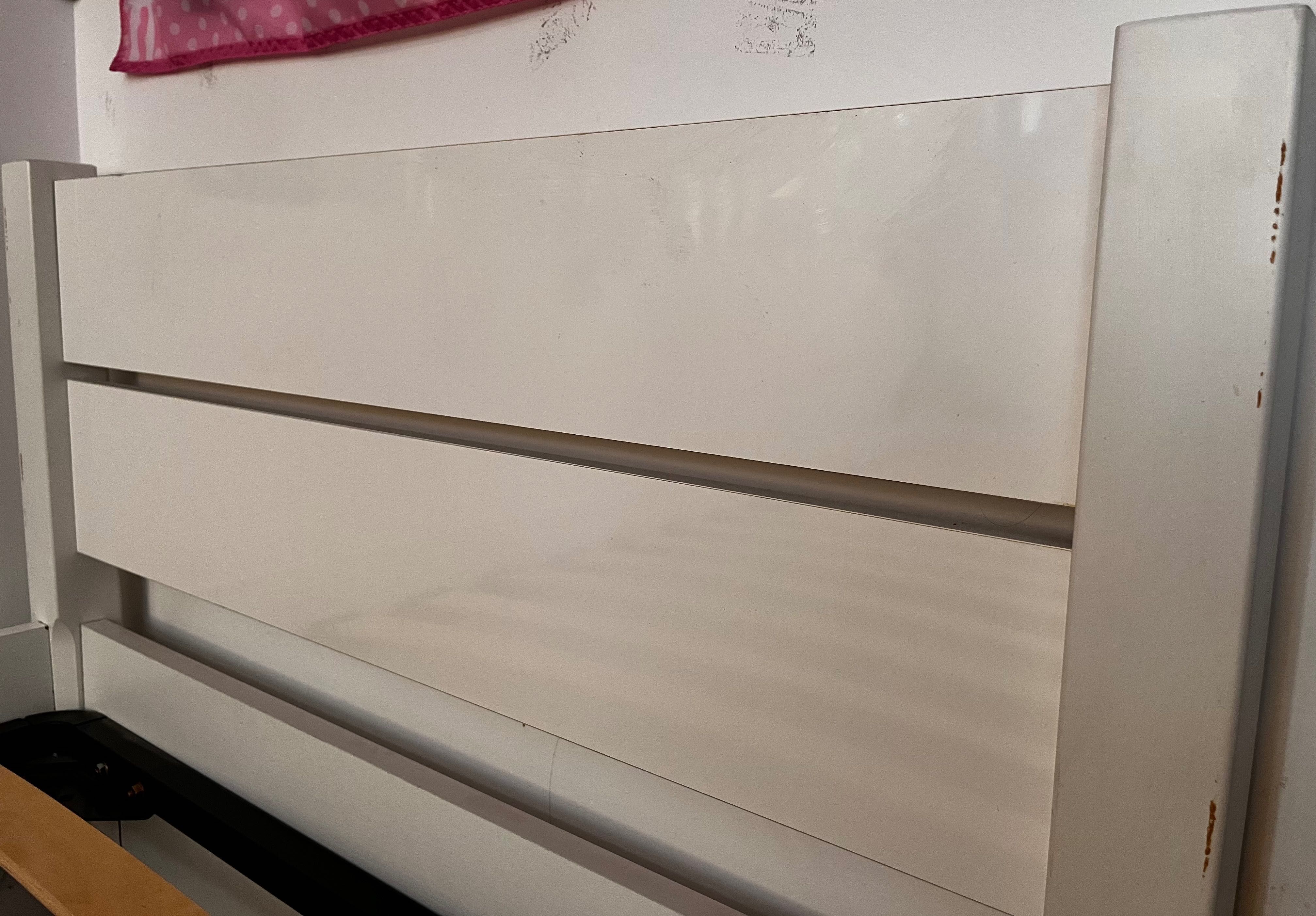 Sprzedam łóżko pod materac 90x200, białe, oparcie biały połysk
