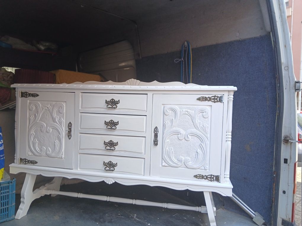 Aparador mede 1.40 x46 x88