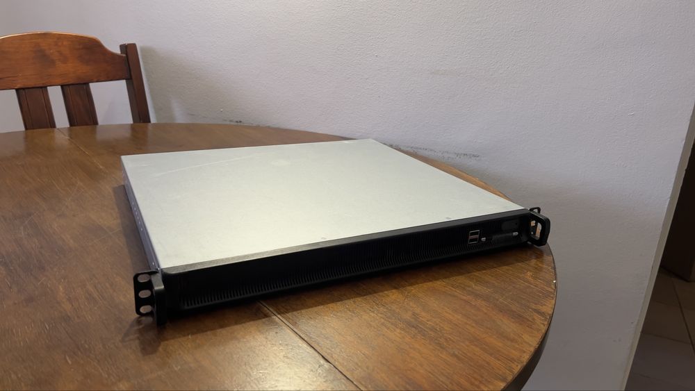 Serwer 1U – i7, 16GB RAM, 2x1TB – fajny do laba / nauki