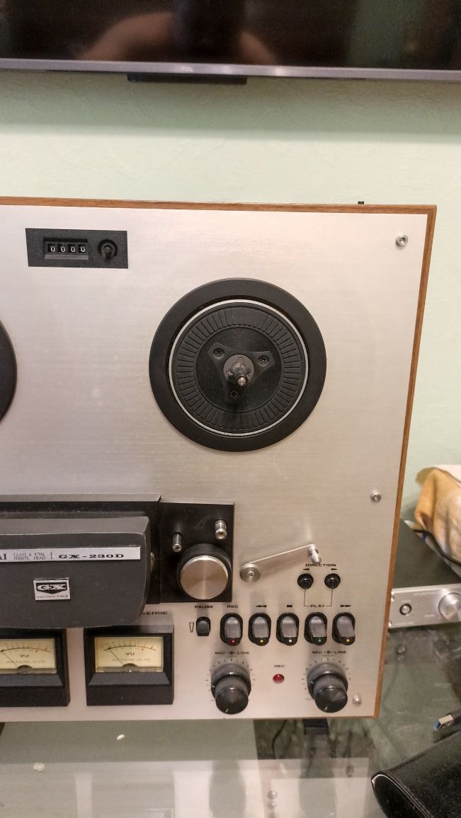 Продам катушечный магнитофон AKAI 230D в идеальном состоянии