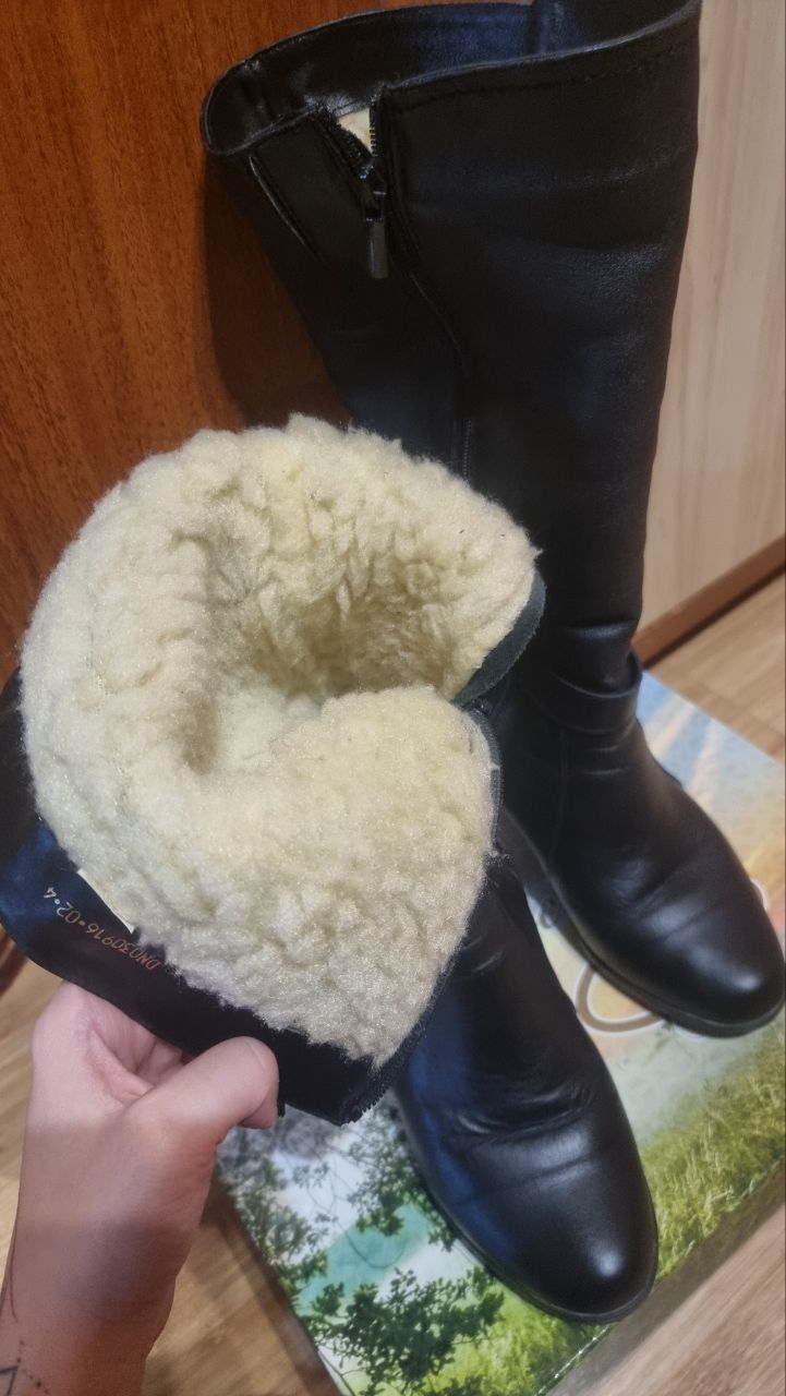 Зимние кожанные сапоги на меху 37р