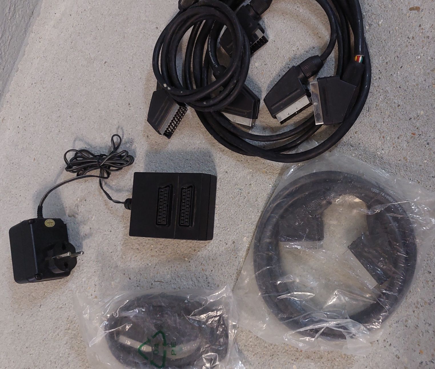 7 cabos SCART + Adaptador duplo [preço pelo conjunto]