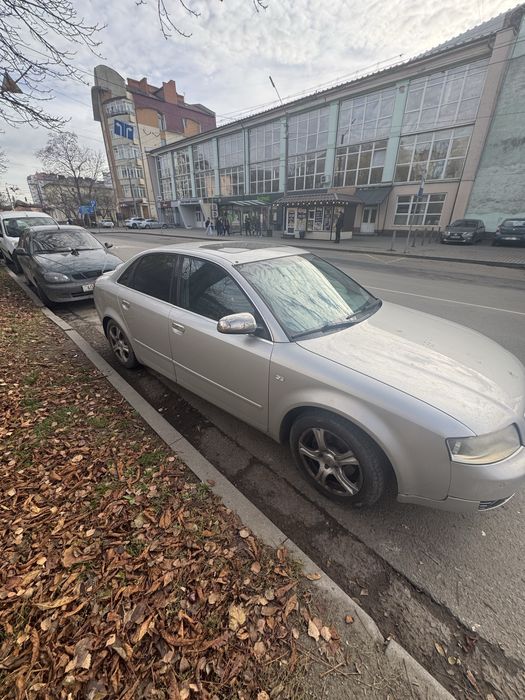Продажться Ауді А4 2004 рік