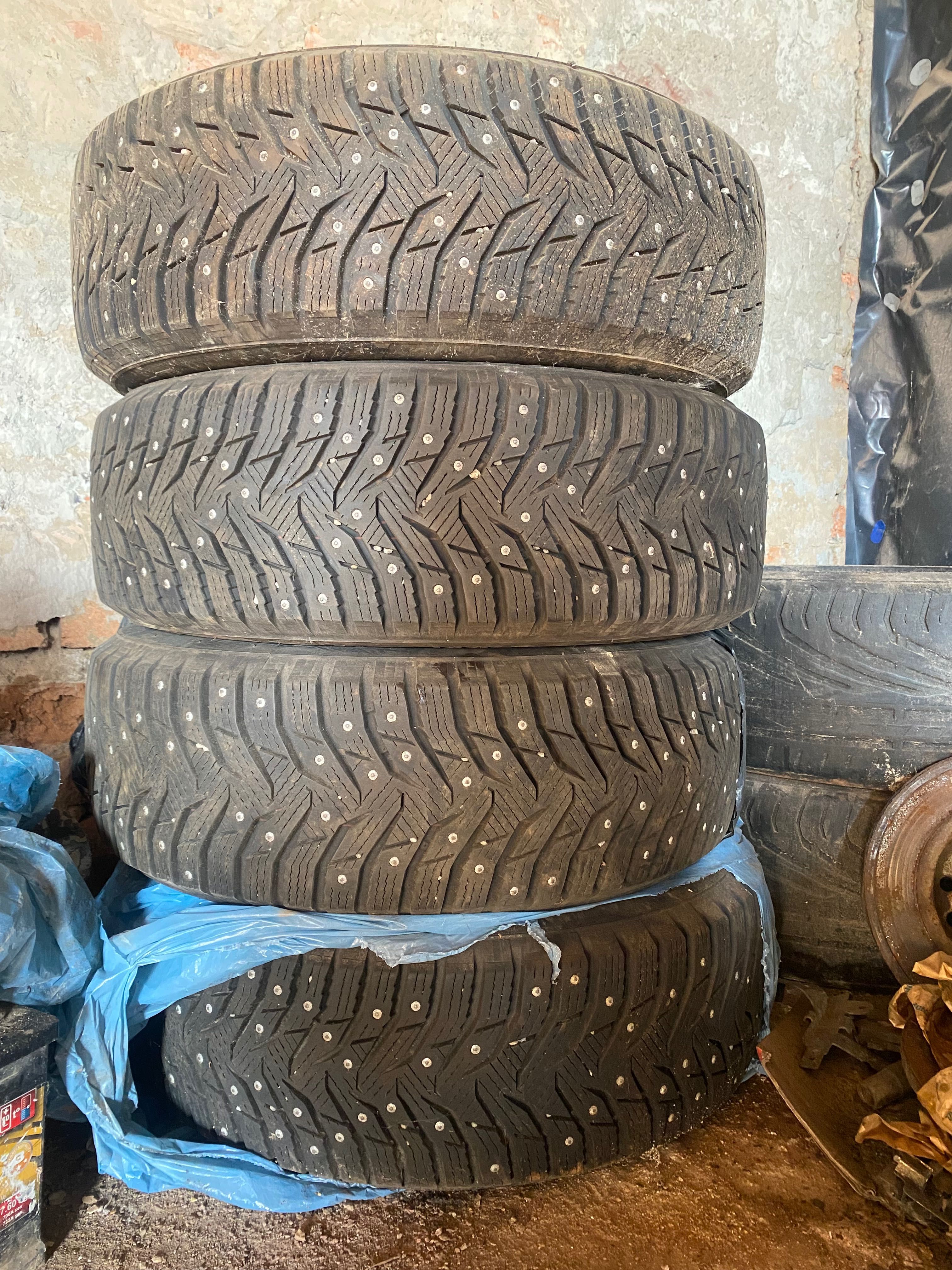 Зимові шиповані шини Kumho