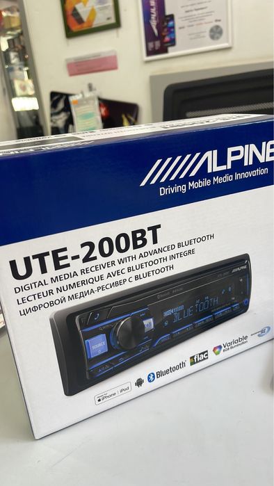 Магнітола Alpine UTE-200BT/USB/Bluetooth/4*50W