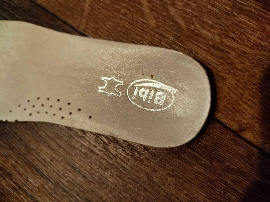 Віддам Безкоштовно взуття 27-28розмір фірми Bibi