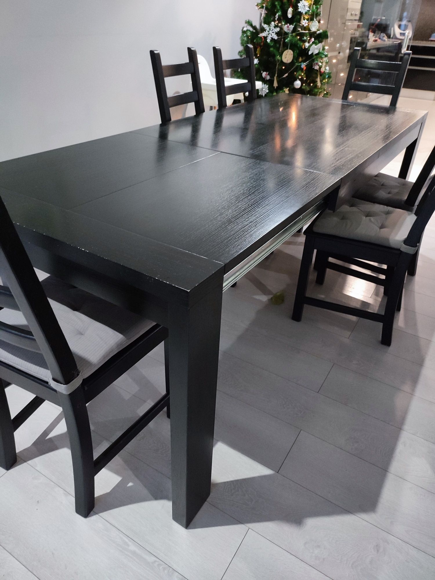 Mesa extensível+ 6 cadeiras com almofada