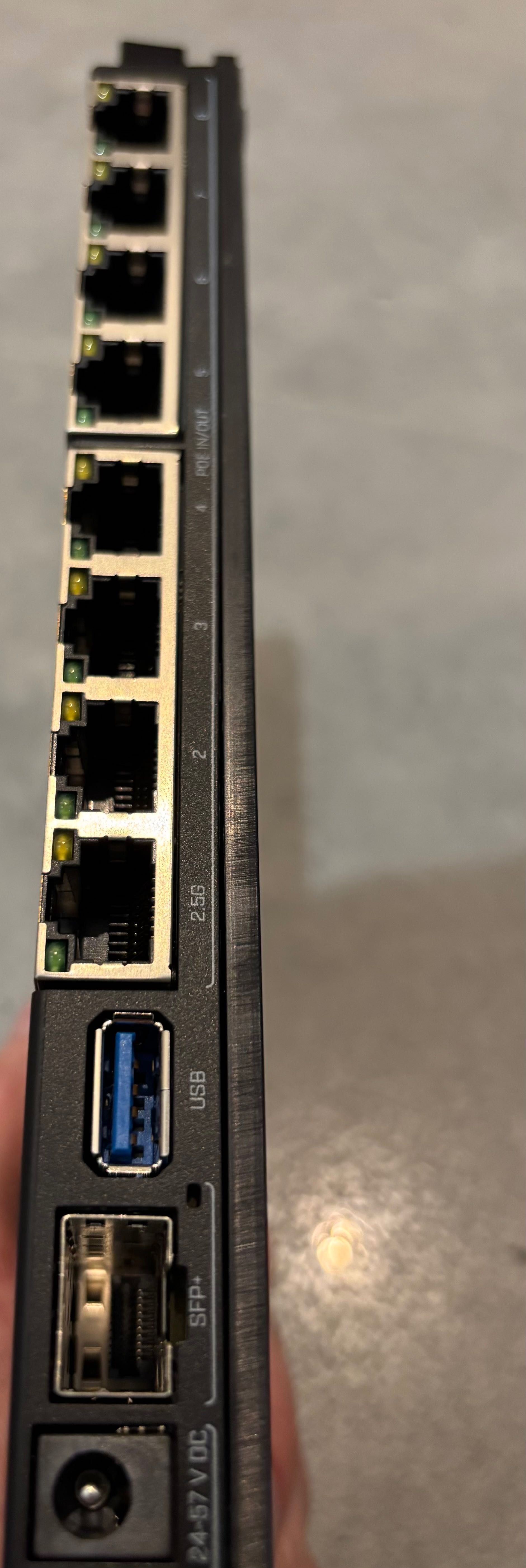 Router Mikrotik RB 5009 UPr+S+IN - super stan