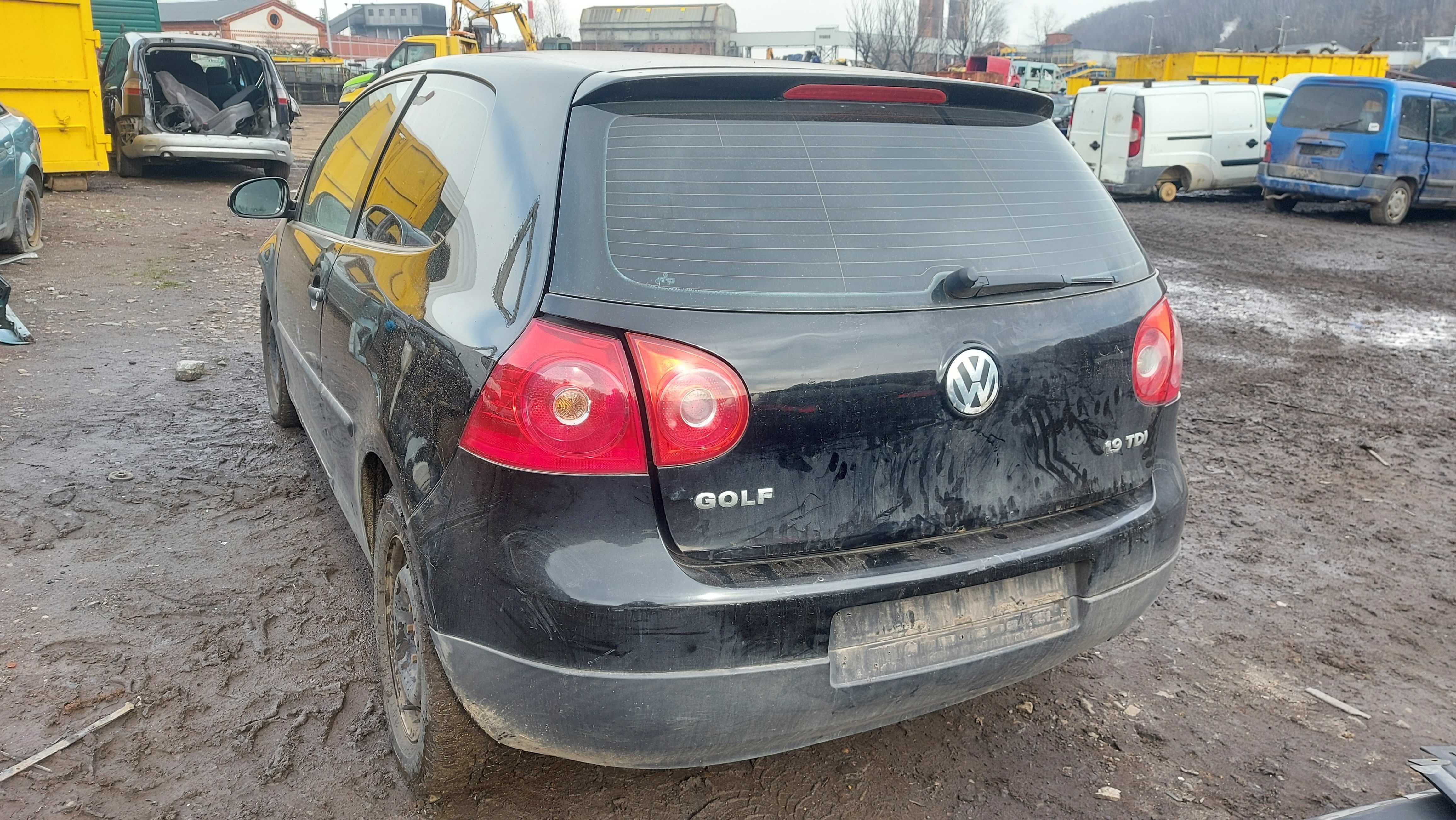 VW Golf V L041 zderzak przedni uszkodzony FV części/dostawa