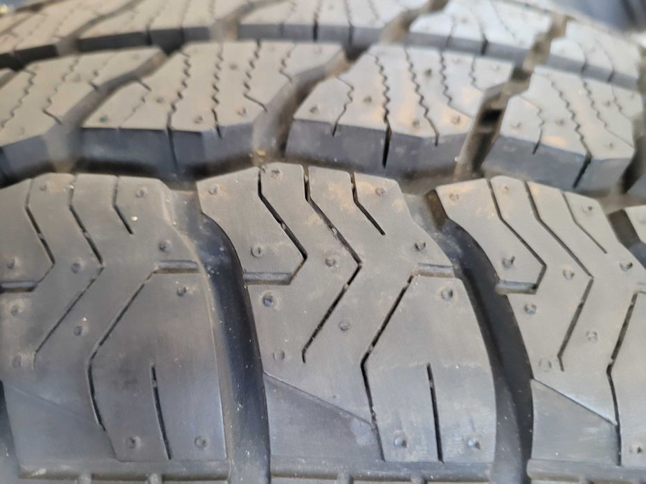 opona 205/ 60 16c maxxis