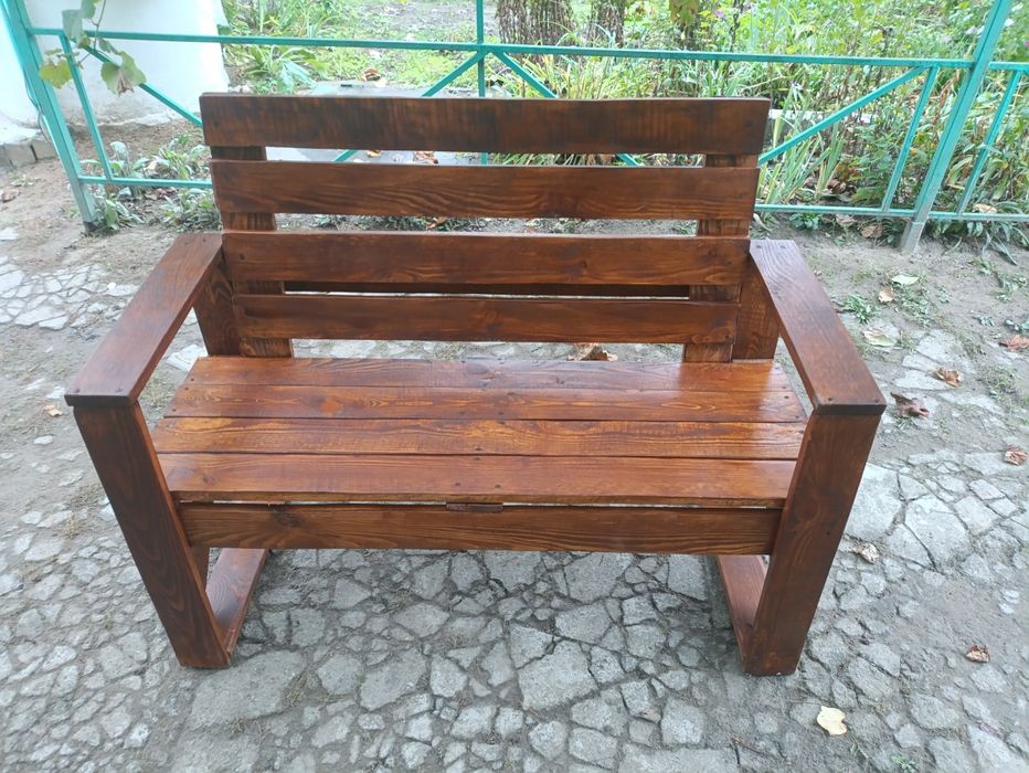 Диванчик з дерева