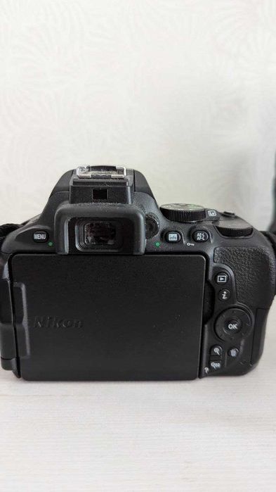 Nikon D5600 + Обєктив Sigma 17-50 / 2.8