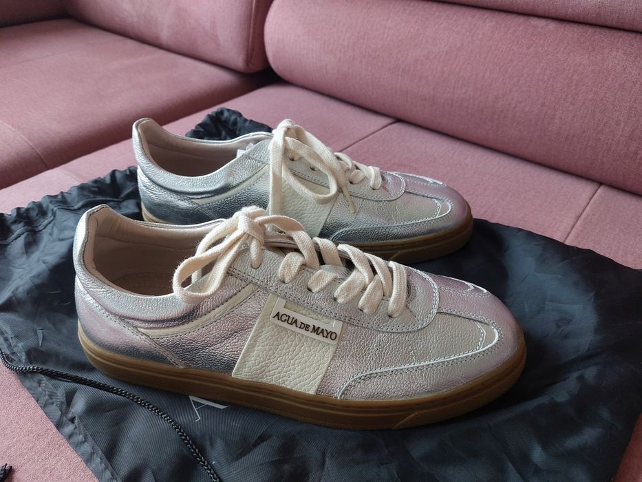 Adidasy Agua de Mayo