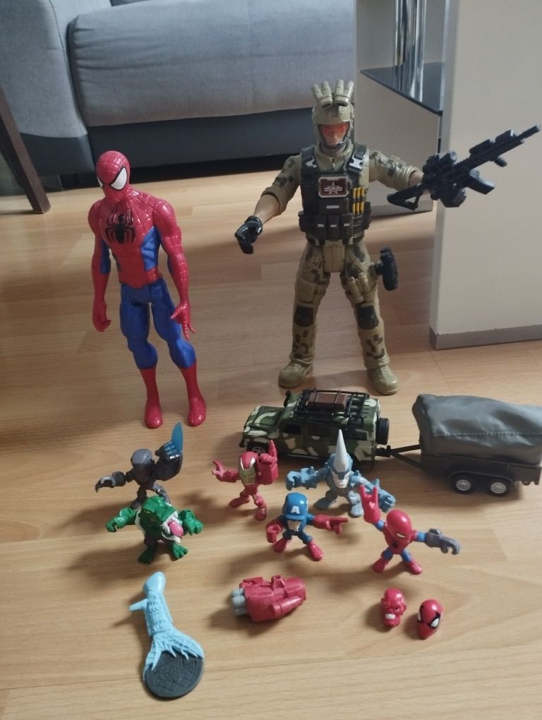 Zestaw zabawek. Spiderman, Kapitan Ameryka, żołnierz, auto wojskowe.