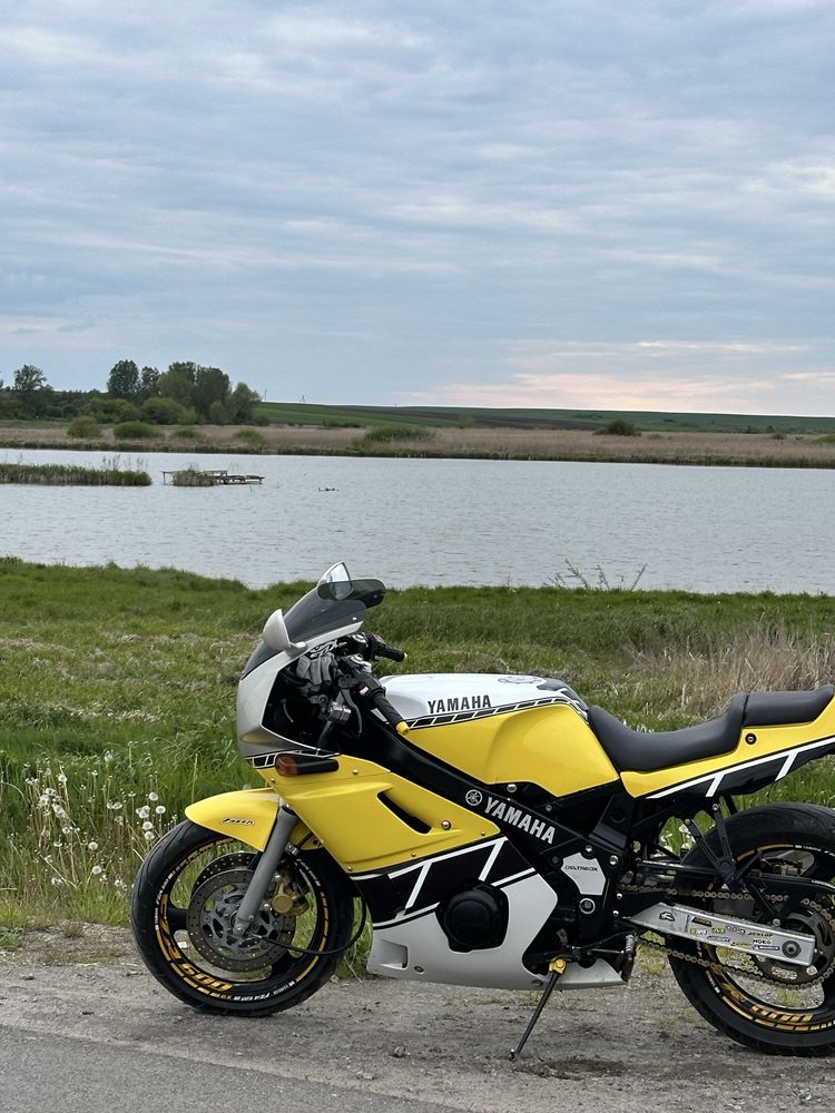 Yamaha FZR400RR FZR