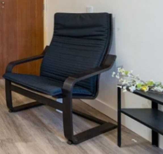 poltrona ikea ,nova, preta