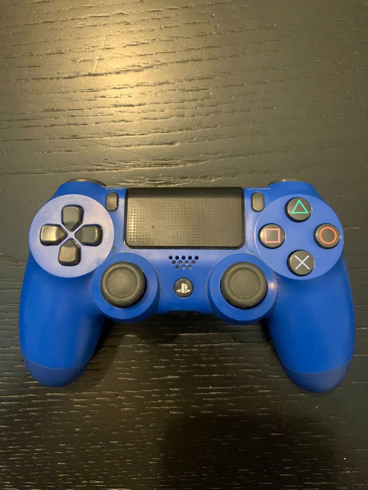 PlayStation 4 +  5 jogos Ps4