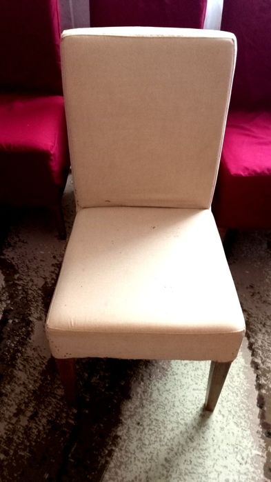 Kszesła do salonu jadalni cztery sztuki uszkodzona tapicerka pokrowce