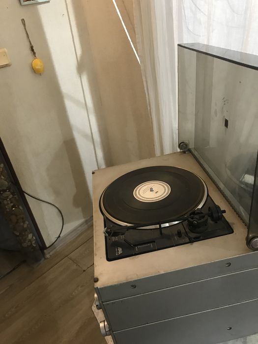 протгрователь виниловых дисков