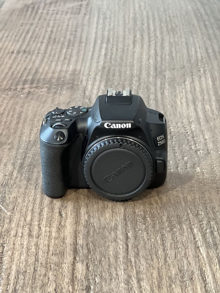 Canon 250D DSLR com Extras