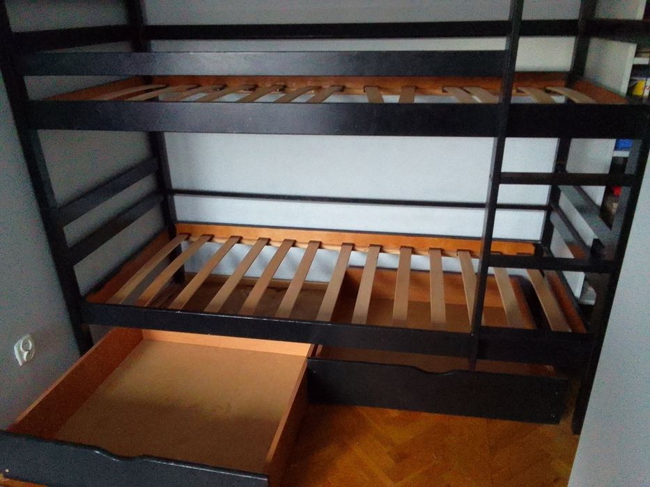 Łóżko piętrowe czarne