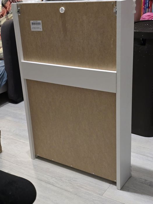 Szafka nad umywalkę z lustrem