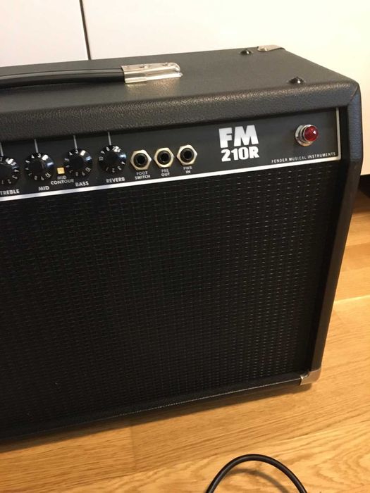 Комбоусилитель  Fender FM210R  65 Ватт, всё работает отлично