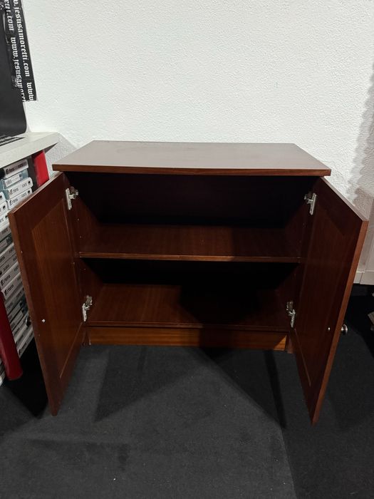 Móvel Clássico em Madeira com Gaveta e Armário – 77x41x77 cm