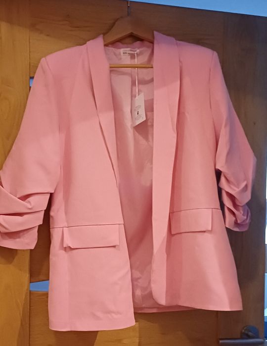 Żakiet, rękaw 3/4 marszczony, produkcji Włoskiej