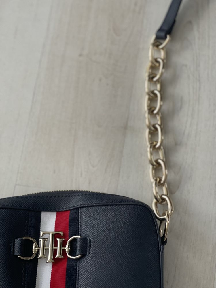 Torwbka firmy Tommy Hilfiger
