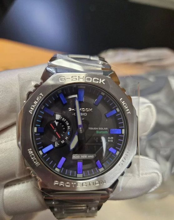 Продаю часы Casio G-Shock GM-B2100PC-1A.