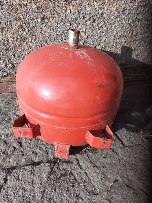 Подам расширительный бачок