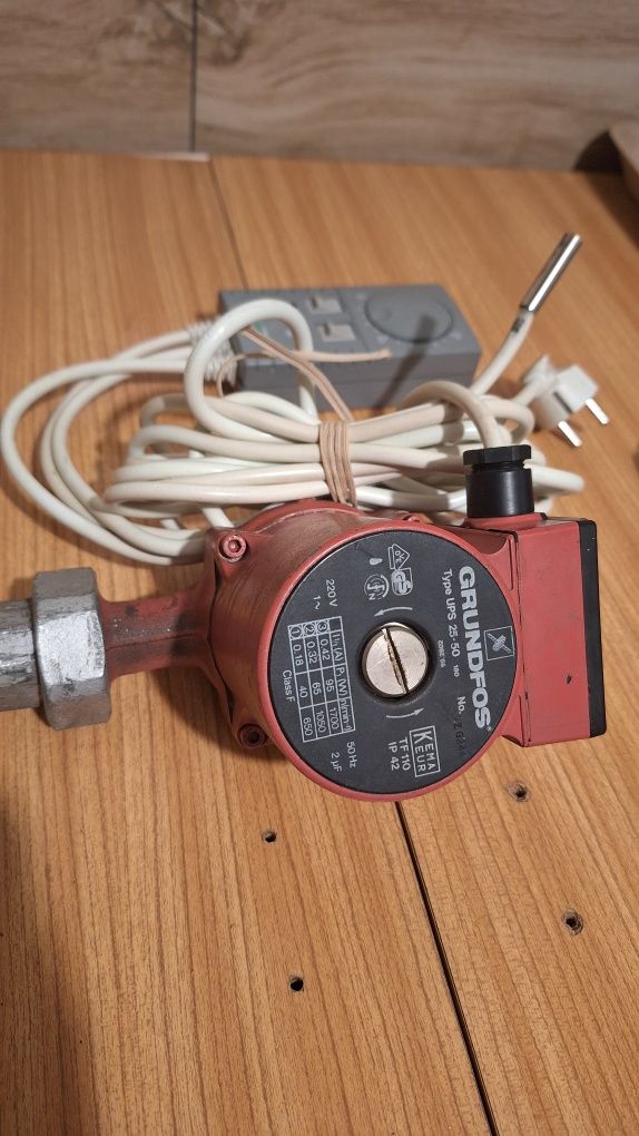 Pompa grundfos typ UPS 25-50 ze sterownikiem