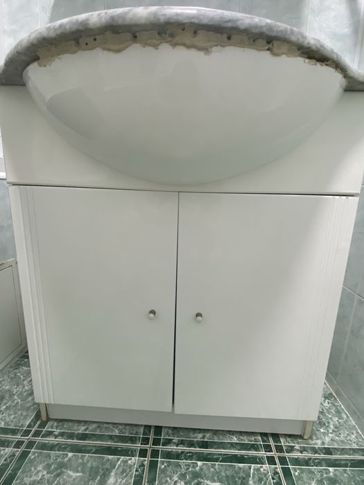 Комплект мебелі в ванну з раковиною