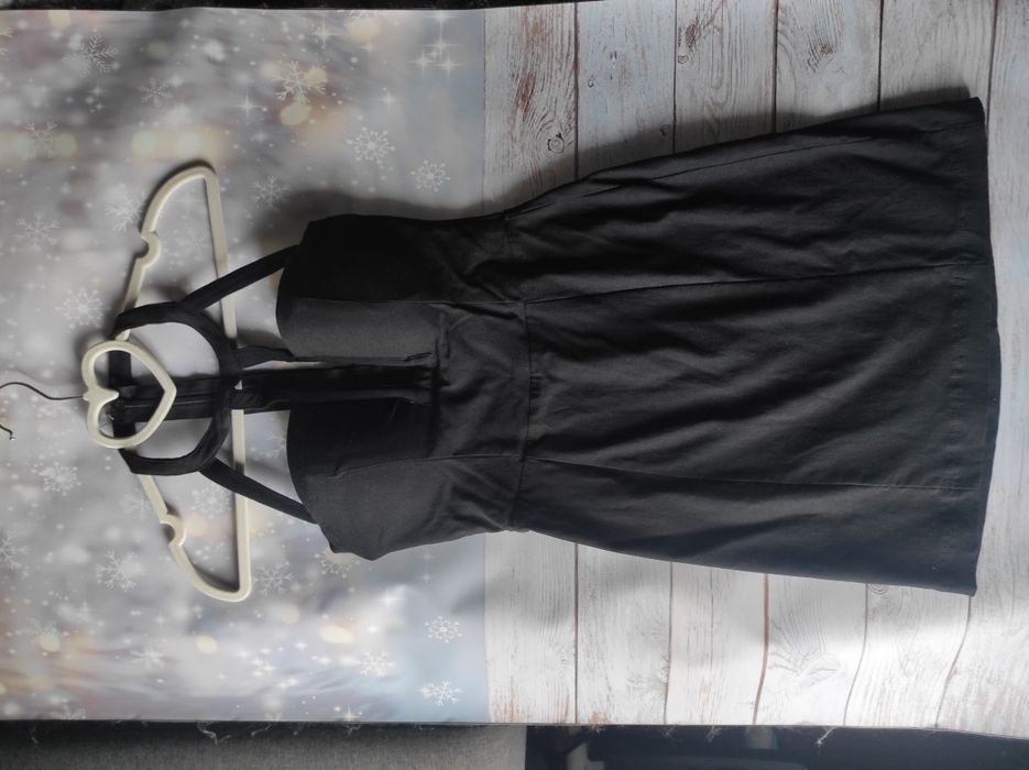 Вечірня чорна сукня