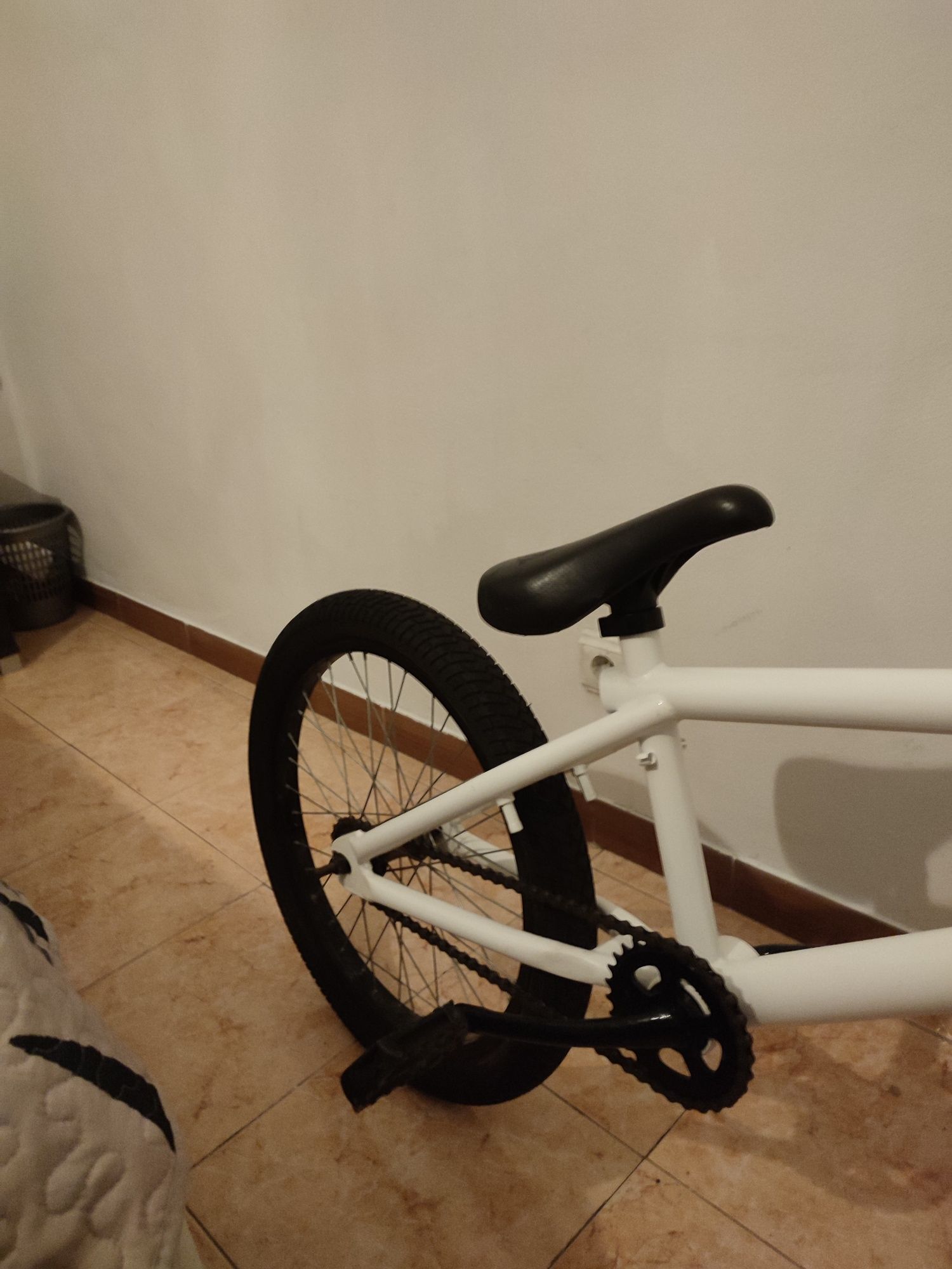 BMX Branca  bom estado